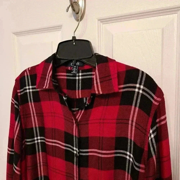 Chaps Ladies Red Plaid Shirt Medium Blouse Lightweight Red Black White Tunic - Picture 11 of 14